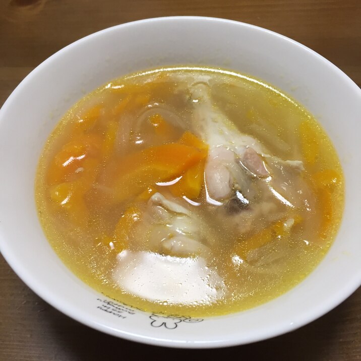 鳥手羽の彩りサムゲタン風スープ